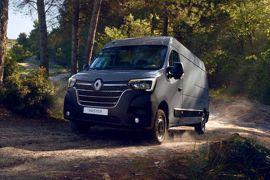 Renault Master 3-Seater Panel Van L2H2 2024 Saudi Arabia