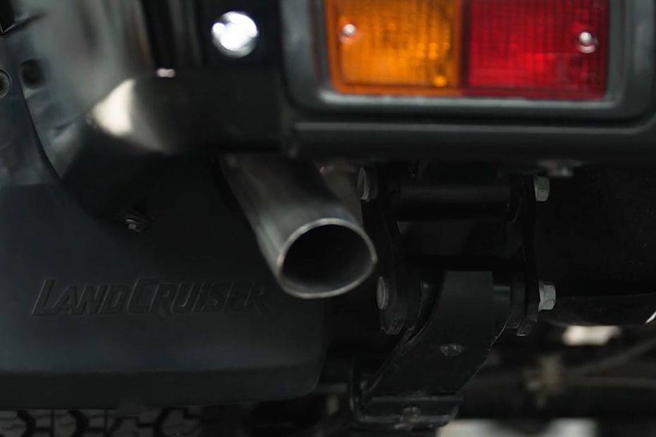 Exhaust Pipe of Toyota Land Cruiser Pick Up Exhaust Pipe of Toyota Land Cruiser Pick Up