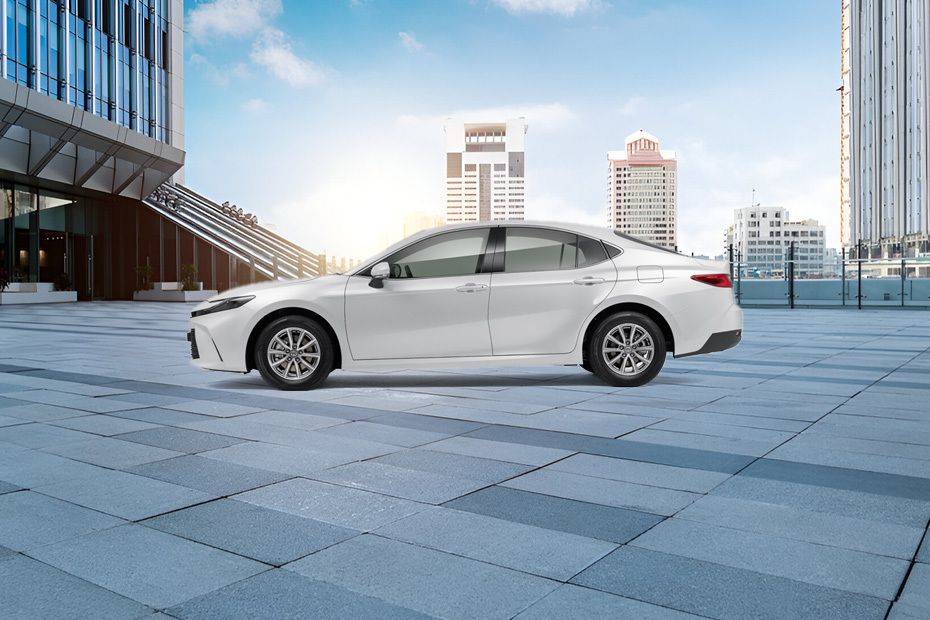 Toyota Camry Lumiere HEV 2024 Saudi Arabia