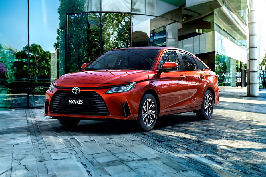 تويوتا يارس 2023 Front angle low view تويوتا يارس 2023 Front angle low view