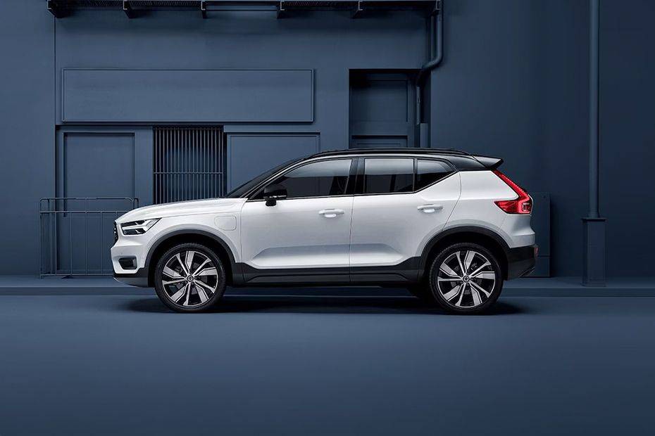 Volvo XC40 Momentum T4 2024 Saudi Arabia