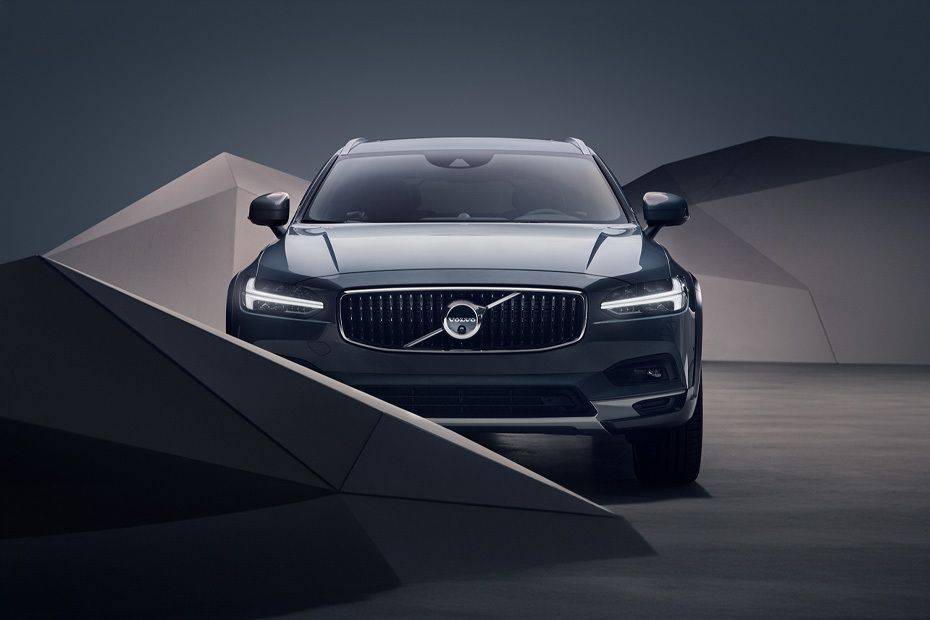 Volvo V90 Cross Country 2024 Saudi Arabia