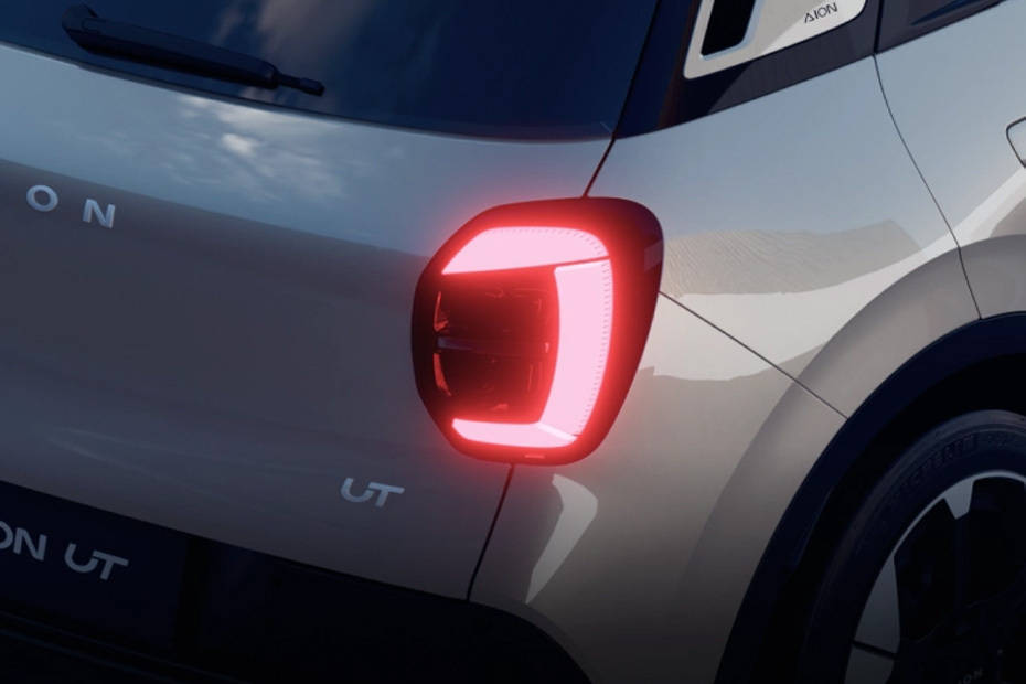 آيون يو تي Tail light آيون يو تي Tail light