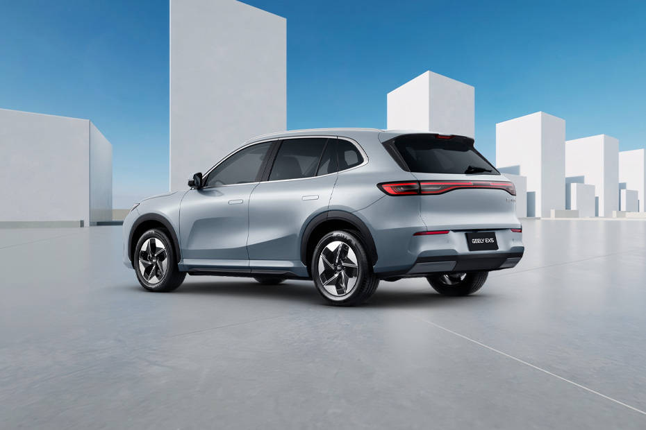 Rear Cross Side View of جيلي إي إكس ٥ Rear Cross Side View of جيلي إي إكس ٥
