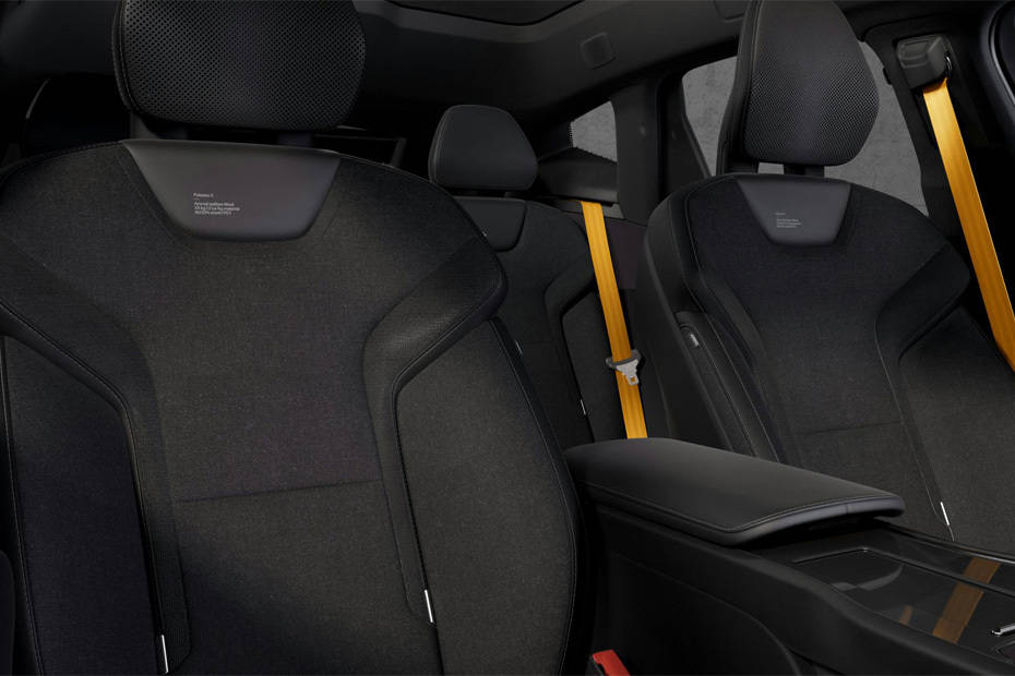 ٣ Front Seats ٣ Front Seats