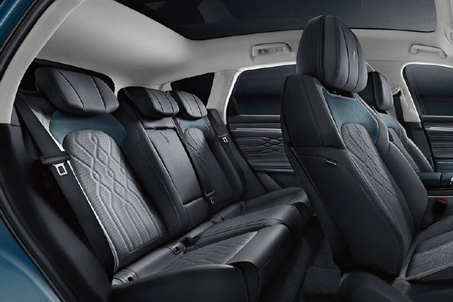 فوياه فري Rear Seats فوياه فري Rear Seats