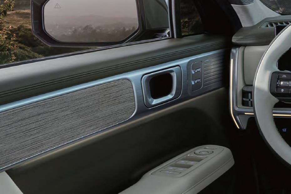 door handle interior of هيونداي سنتافي 2024 door handle interior of هيونداي سنتافي 2024