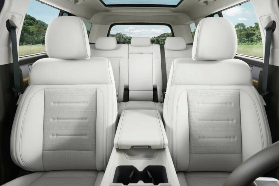 هيونداي سنتافي 2024 Front And Rear Seats Together هيونداي سنتافي 2024 Front And Rear Seats Together