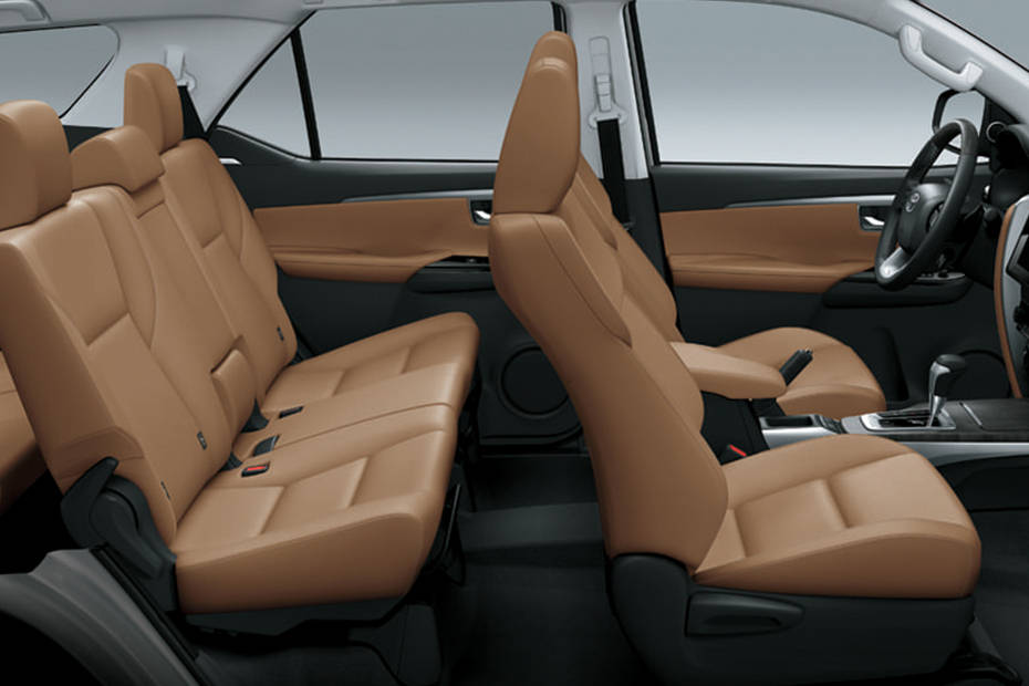 تويوتا فورتشنر 2024 Front And Rear Seats Together تويوتا فورتشنر 2024 Front And Rear Seats Together