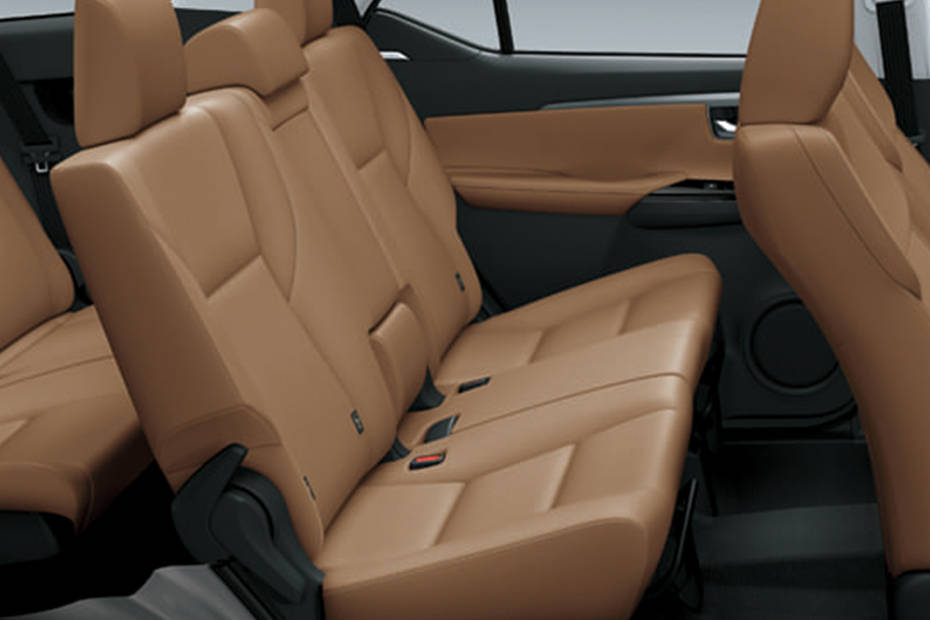 تويوتا فورتشنر 2024 Rear Seats تويوتا فورتشنر 2024 Rear Seats