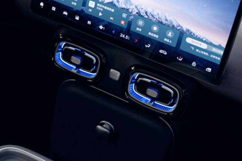 Front AC Controls of جي أي سي آيون يو تي Front AC Controls of جي أي سي آيون يو تي