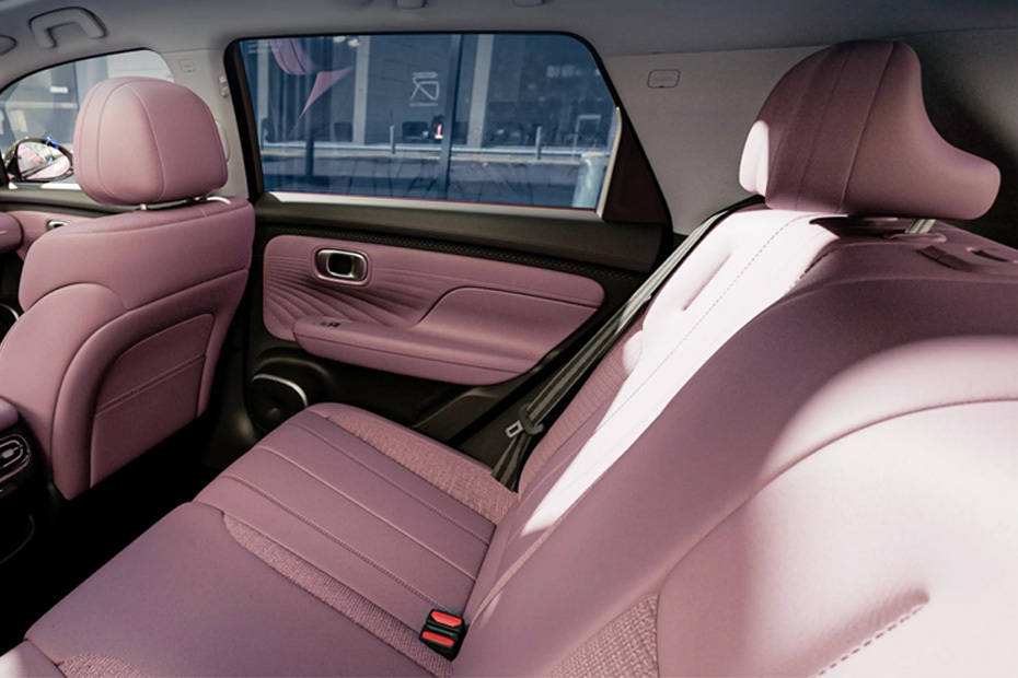 جي أي سي آيون يو تي Rear Seats جي أي سي آيون يو تي Rear Seats
