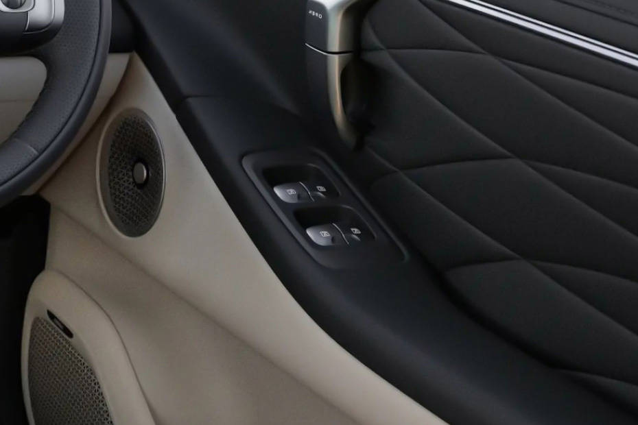 جي أي سي آيون V Drivers Side In Side Door Controls جي أي سي آيون V Drivers Side In Side Door Controls