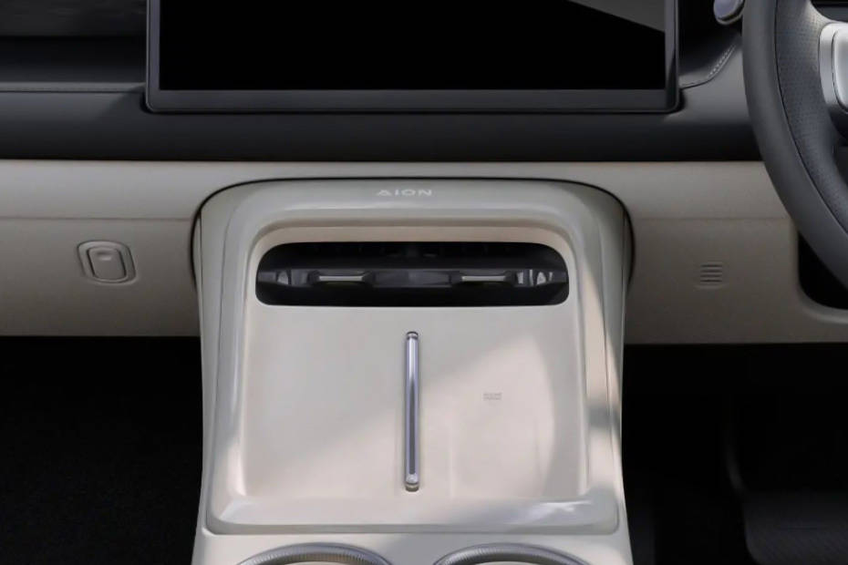 Front AC Controls of جي أي سي آيون V Front AC Controls of جي أي سي آيون V
