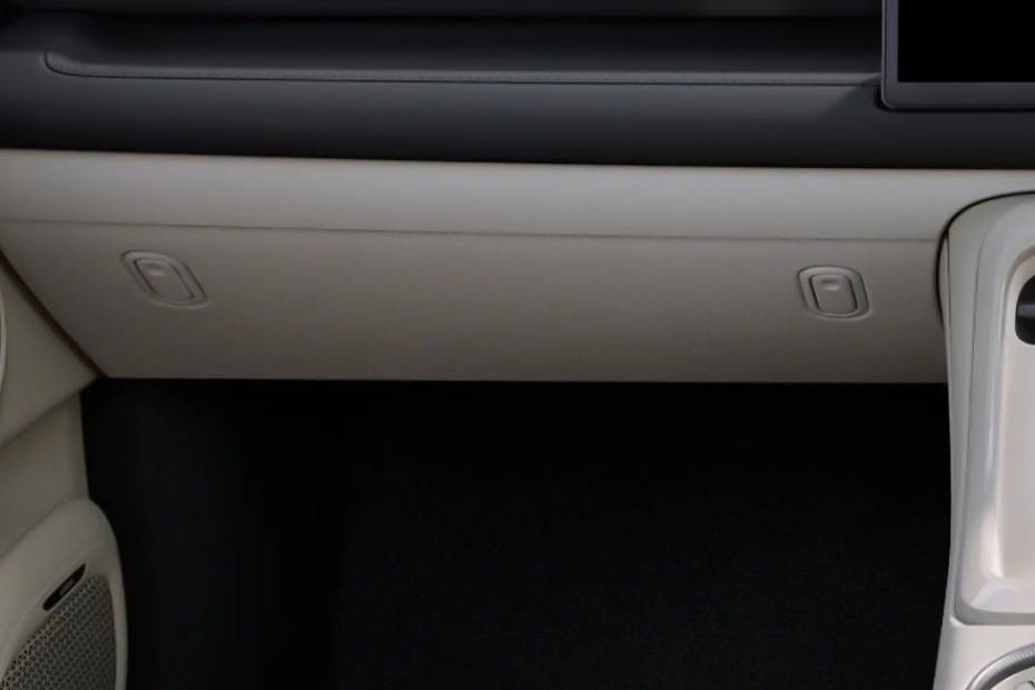 جي أي سي آيون V Glove Box جي أي سي آيون V Glove Box