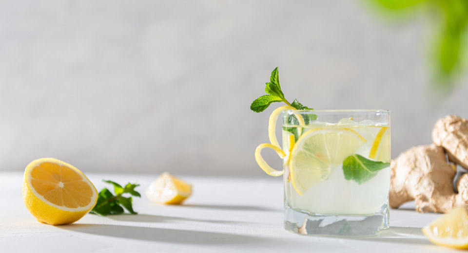 5 Surprising Health Benefits of Lemon Water