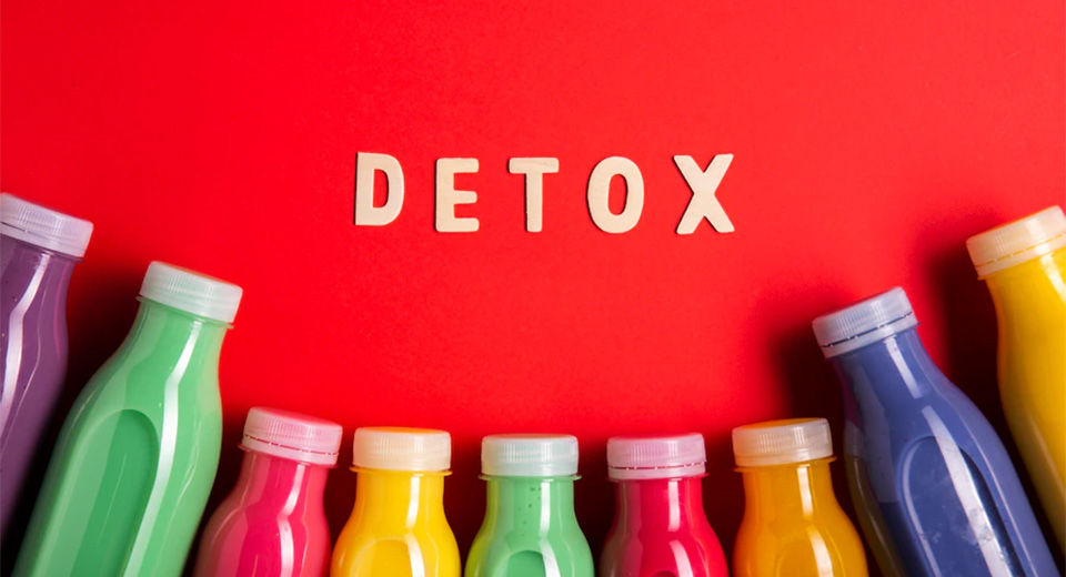 10 Easy DIY Detox Drinks for Weight Loss
