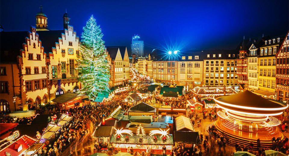 10 Best Christmas Towns in the USA for Family Holidays 2024