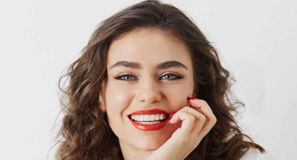 7 Natural Ways to Whiten Your Teeth