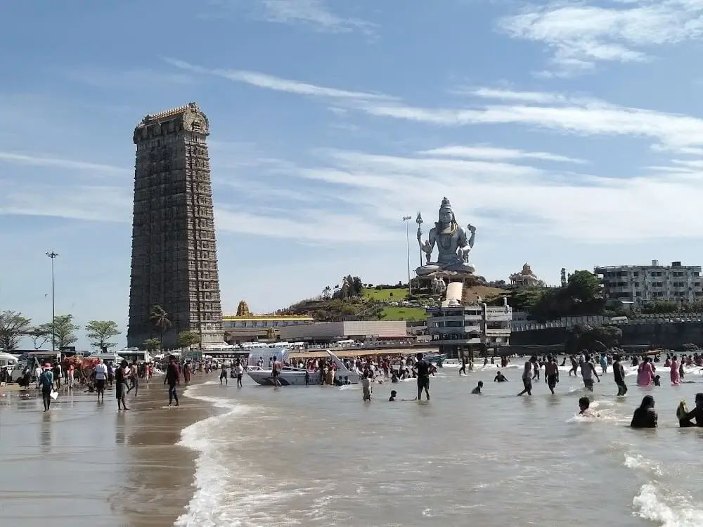 Gallery image of Murudeshwar Temple & Beach