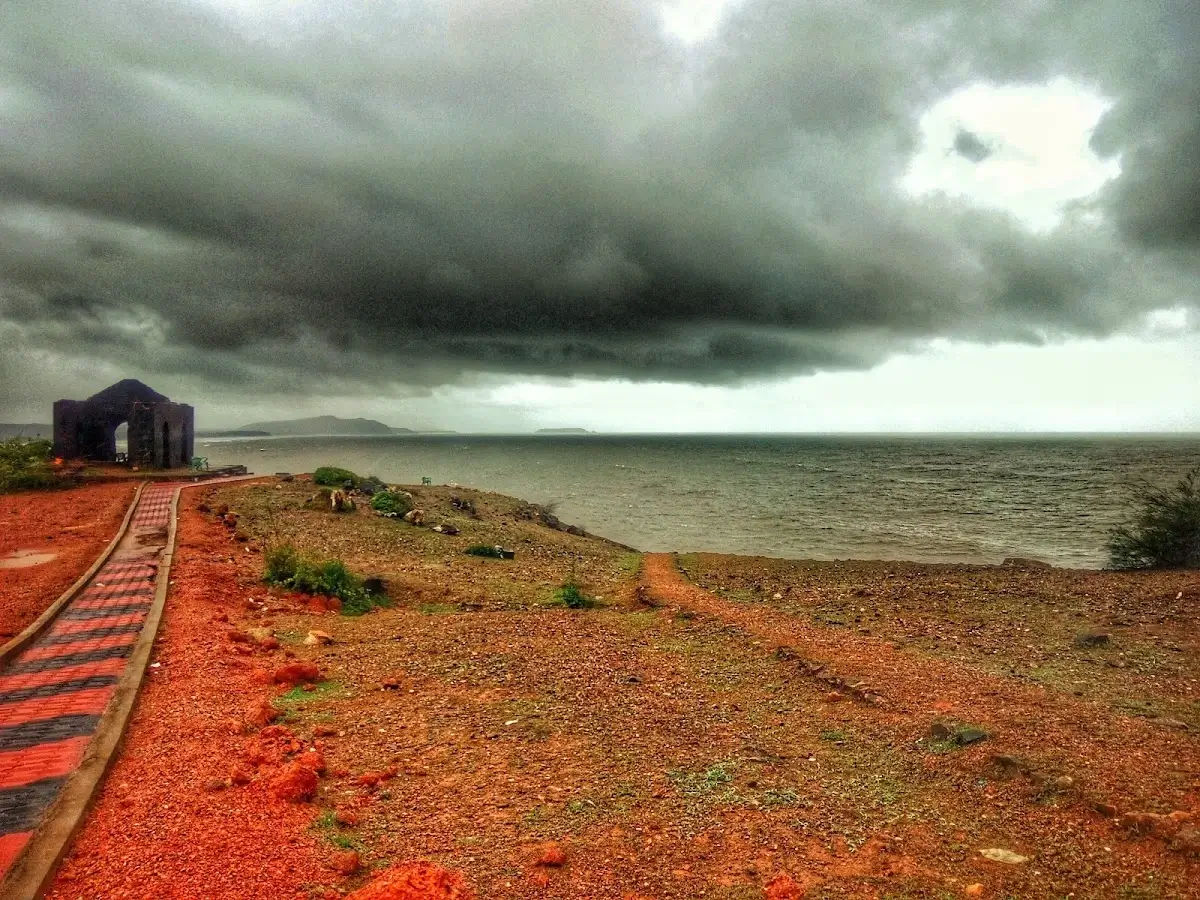 Gallery image of Vannalli Beach & Cliff