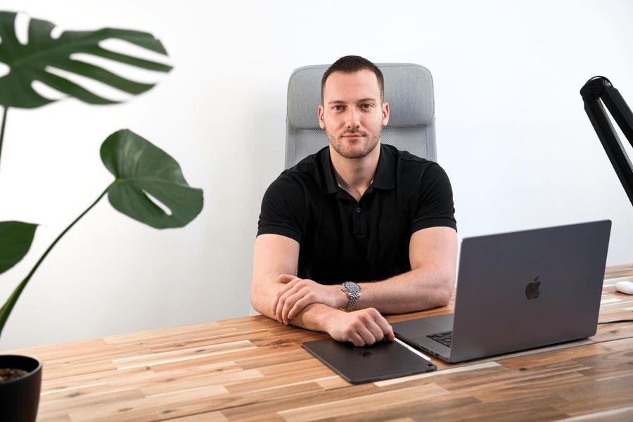 Lorenz Todorov, CEO von DeineAkquise
