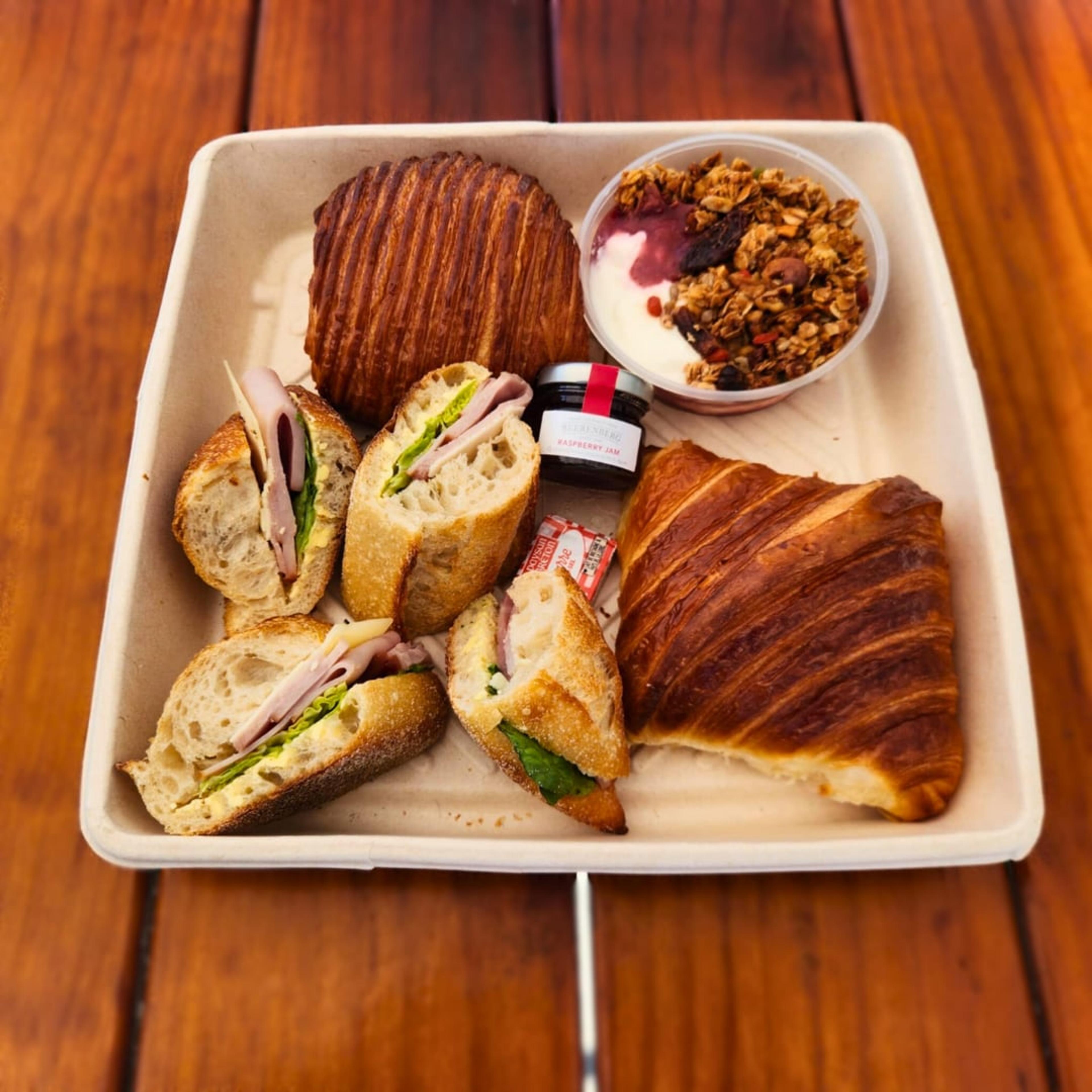 Voyager’s Picnic – For 2