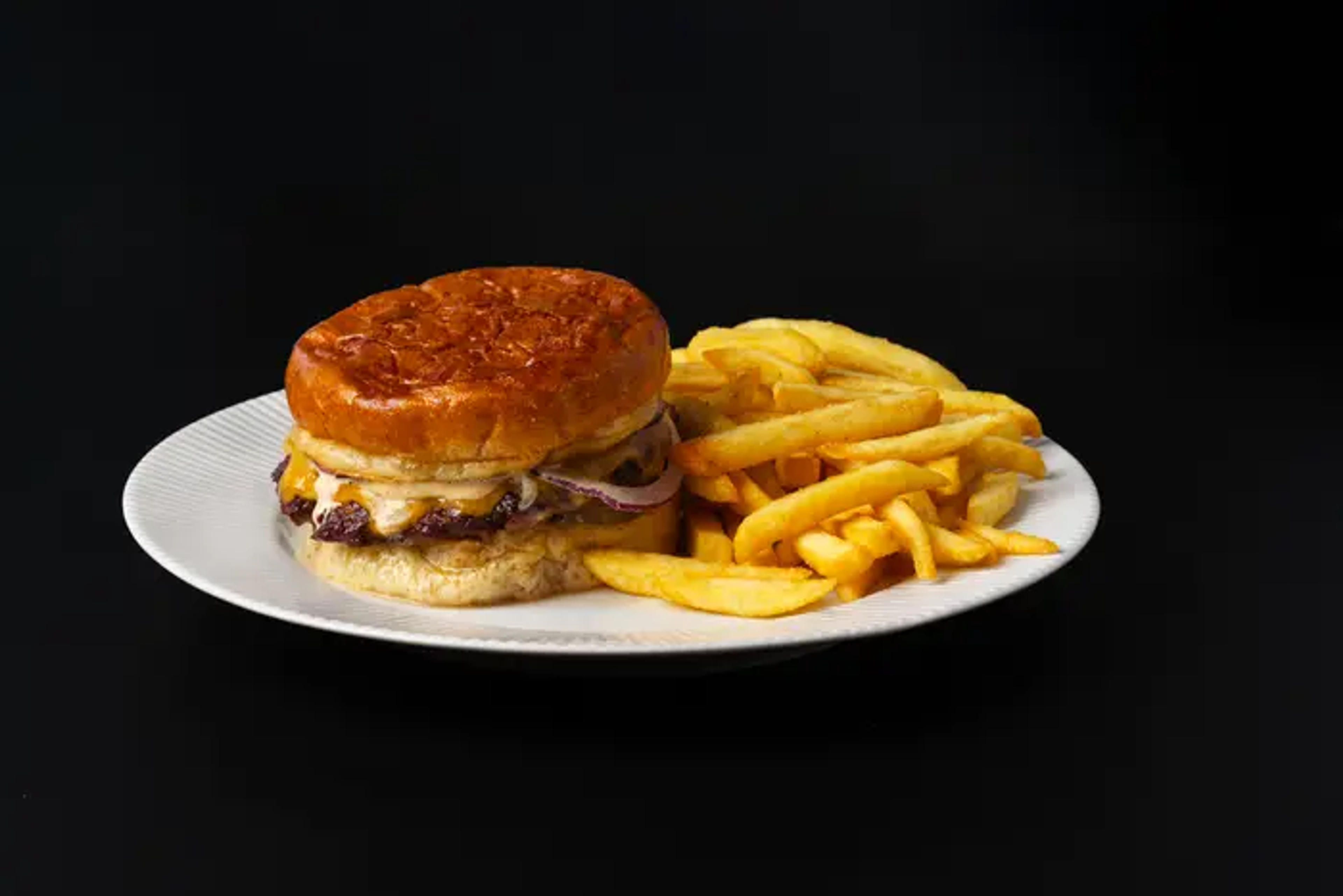 Cheeseburger med pommes fritter & aioli