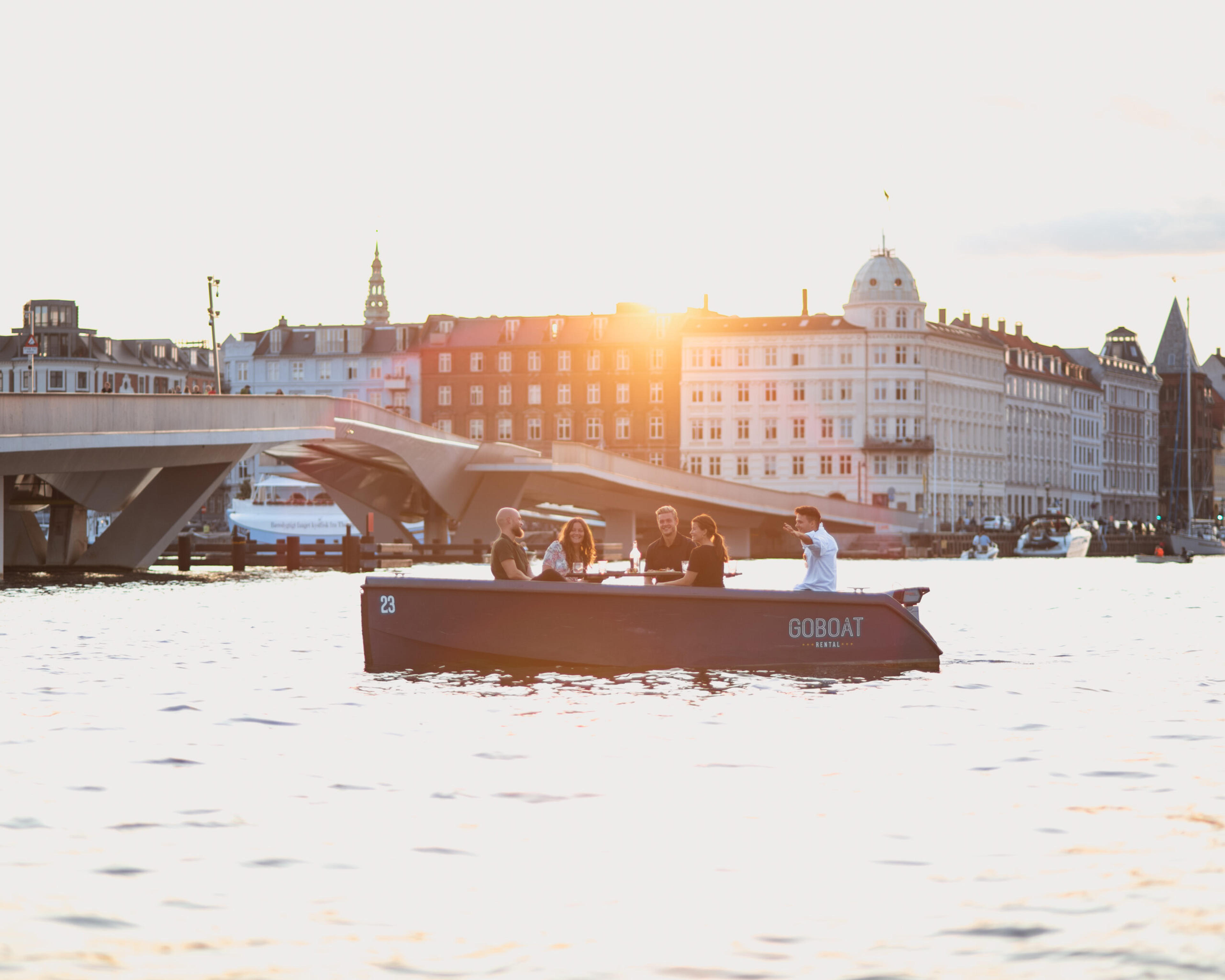 Friends sailing in Copenhagen summer GoBoat