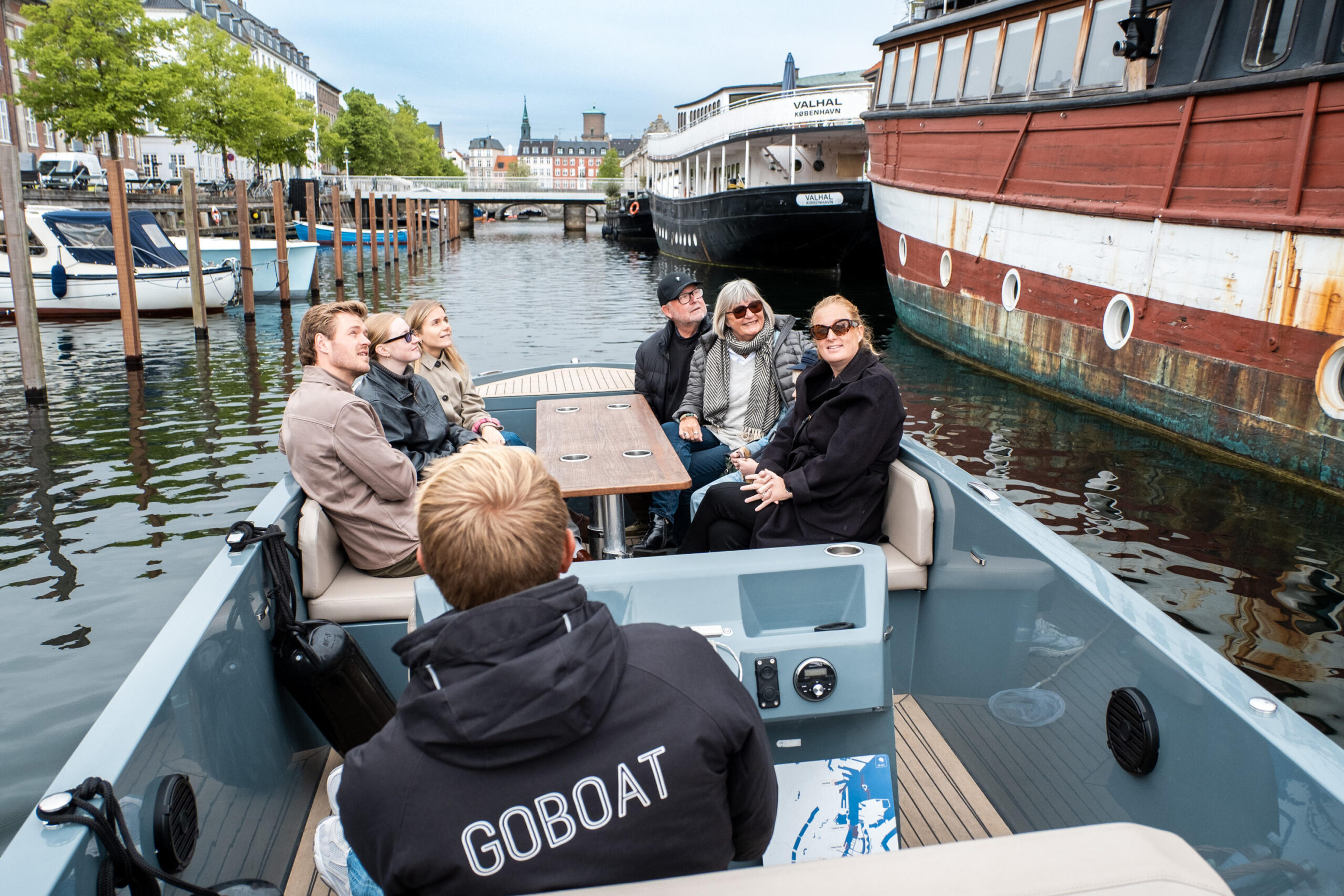 GoBoat Harbor tours sightseeing i Frederiksholms kanal københavn.
