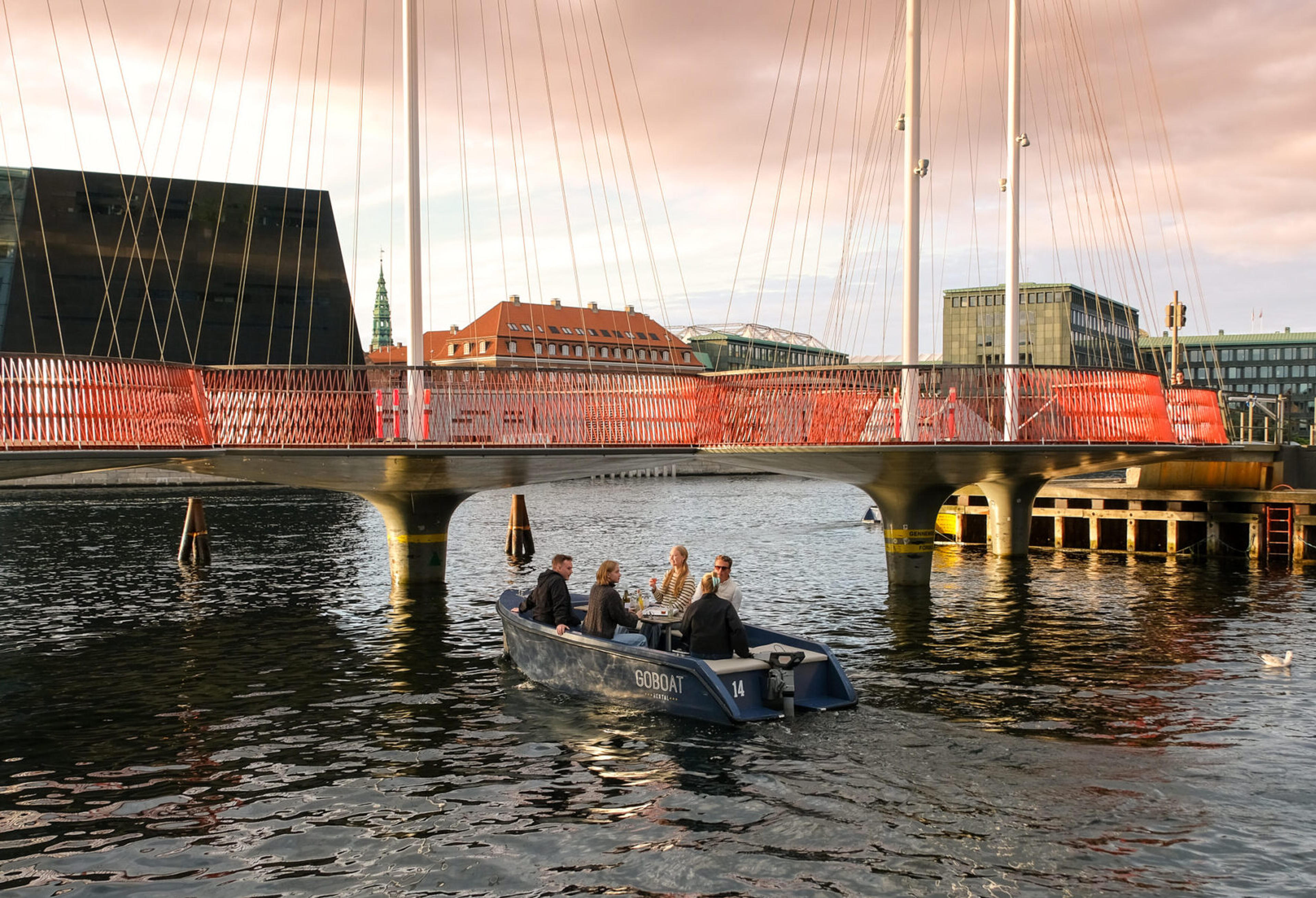 GoBoat friends sailing in Copenhagen Circle bridge