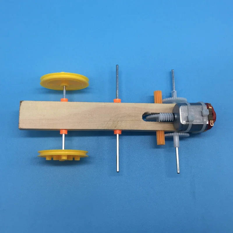 STEM Physics Assembling DIY Kit: Educational Robot Spider Science Experiment Kit A comprehensive STEM Physics Assembling DIY Kit, perfect for children to understand basic mechanical structures and power transmission. A comprehensive STEM Physics Assembling DIY Kit, perfect for children to understand basic mechanical structures and power transmission. STEM Physics Assembling DIY Kit: Educational Robot Spider Science Experiment Kit - Image 6