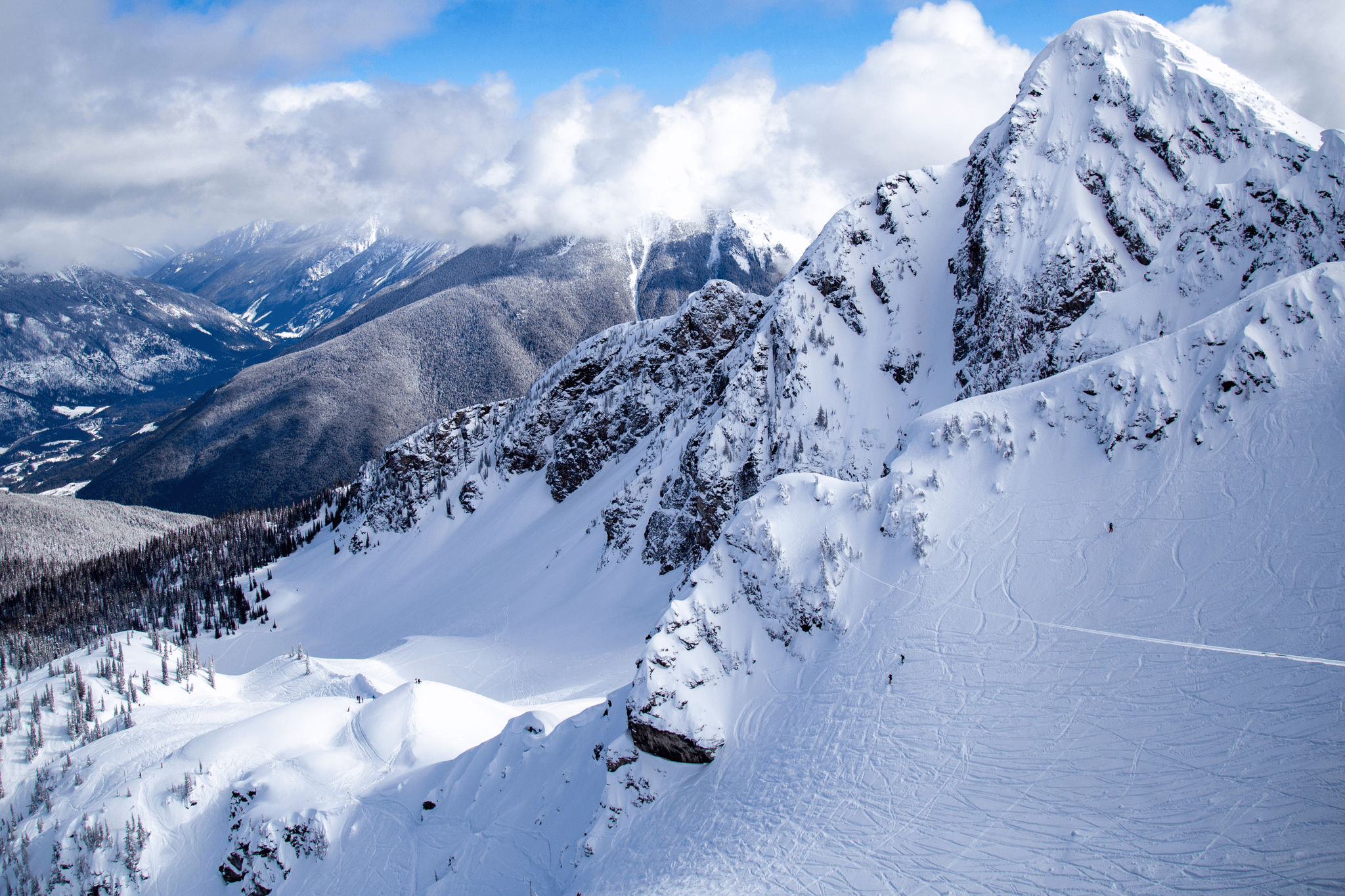 Public: Revelstoke To Kelowna Airport Shuttle, Bus, Private Taxi