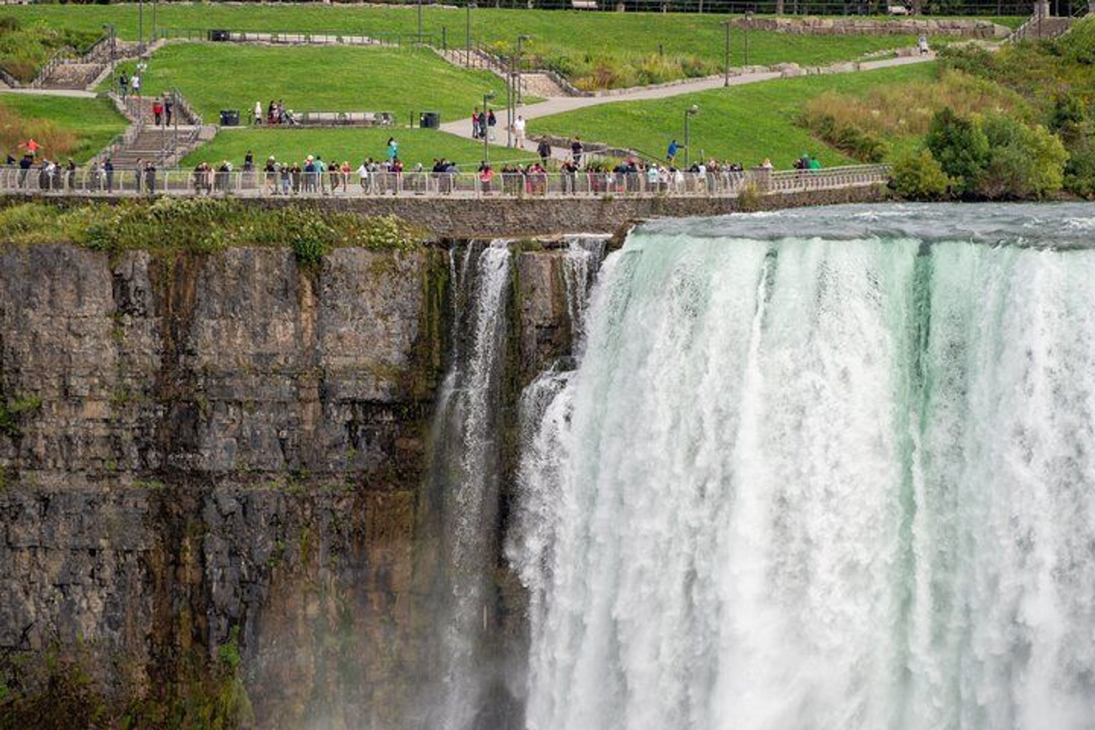Guided Walking Tour with Maid of the Mist and Cave of the Winds  - Image 4