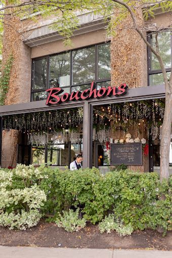 Bouchons Entrance