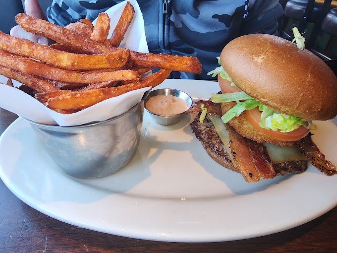 Browns Socialhouse Burger