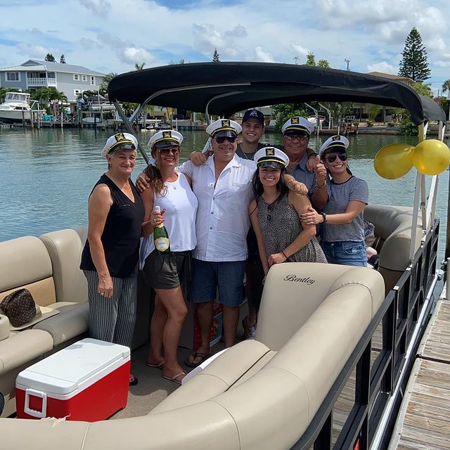 24′ Pontoon Boat - Image 1