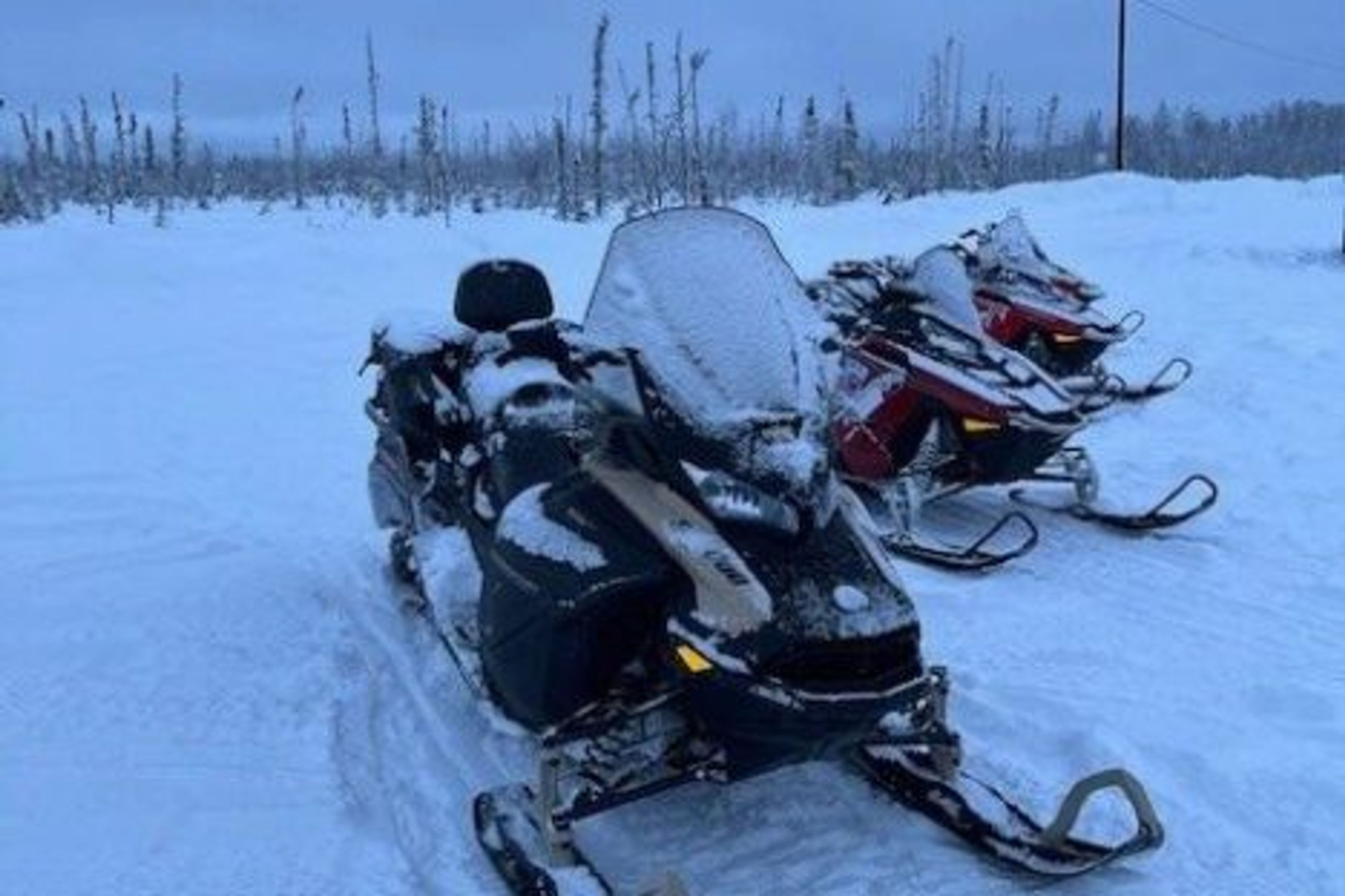 Polaris Indy 550 Snowmobile Rental – 1 Seater - Image 1