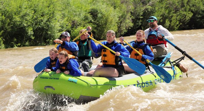 people rafting on splash and dash pagosa rafting