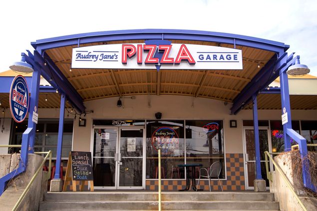 [EAT] Audrey Jane's Pizza Garage