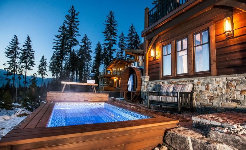 Bison Lodge Pool Revelstoke 