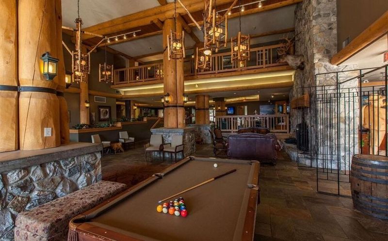 Coast Hillcrest Revelstoke Lobby 