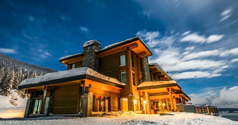Mica heli ski lodge in winter