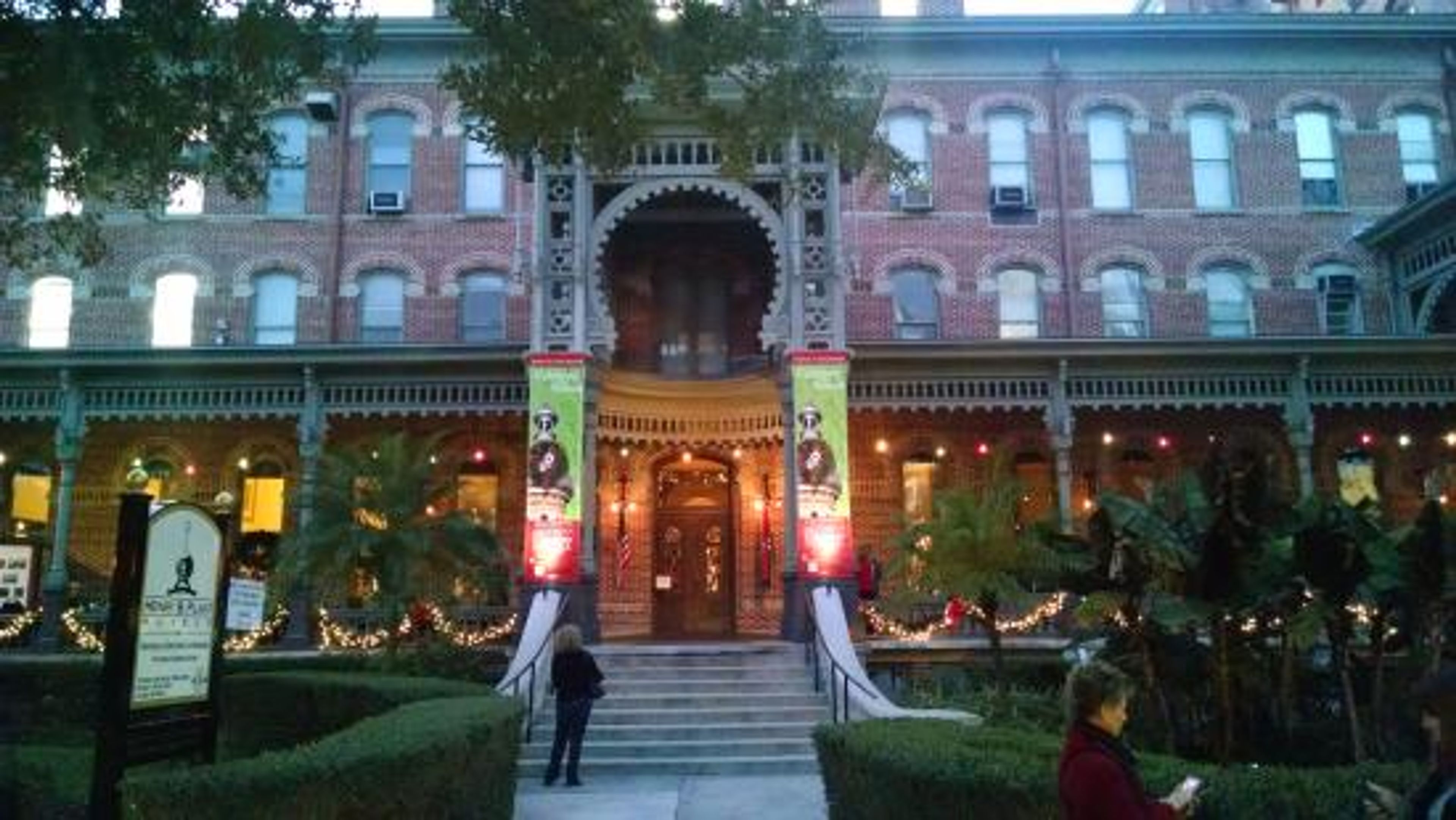 Victorian Christmas Serve & Stroll in Downtown Tampa - Image 1