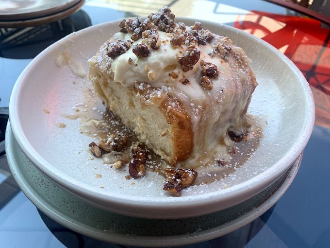 diner deluxe cinnamon bun
