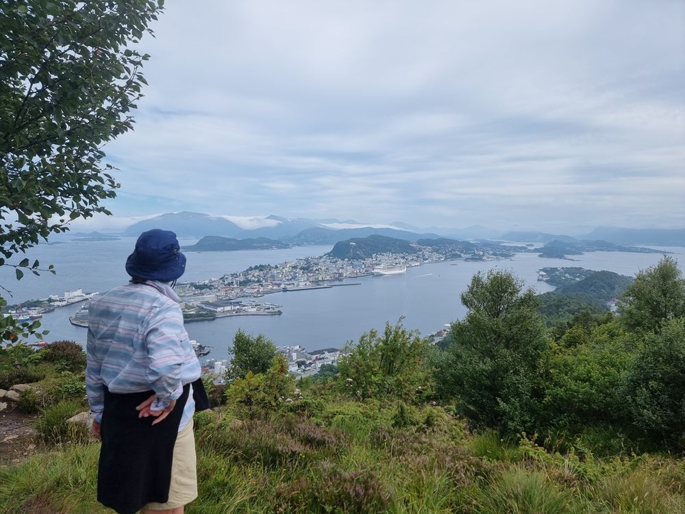 KAYAK ÅLESUND’S FJORDS AND HIKE SUGAR SUMMIT - Image 1