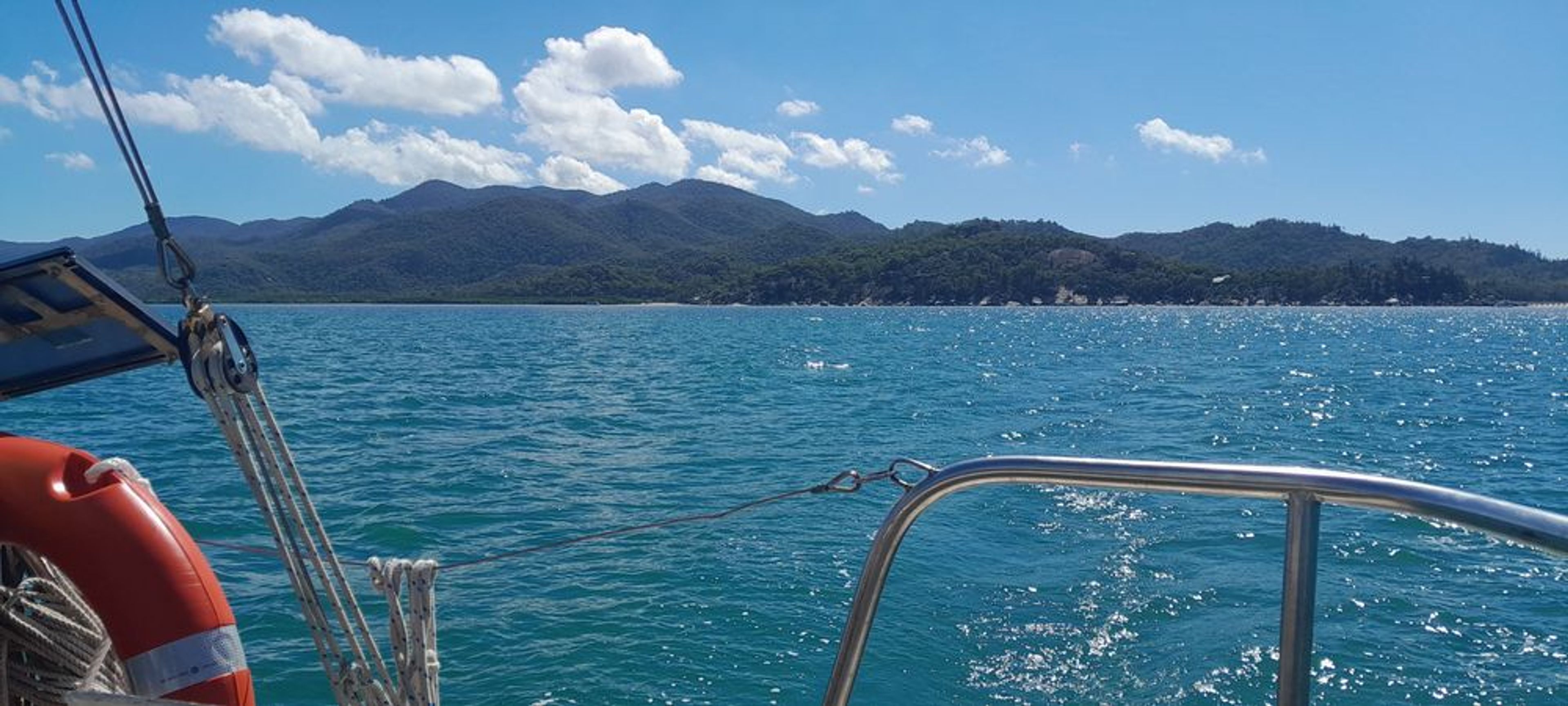 Townsville Lunch Time Boat Cruise & Yacht Club Meal Package Sailing - Image 4