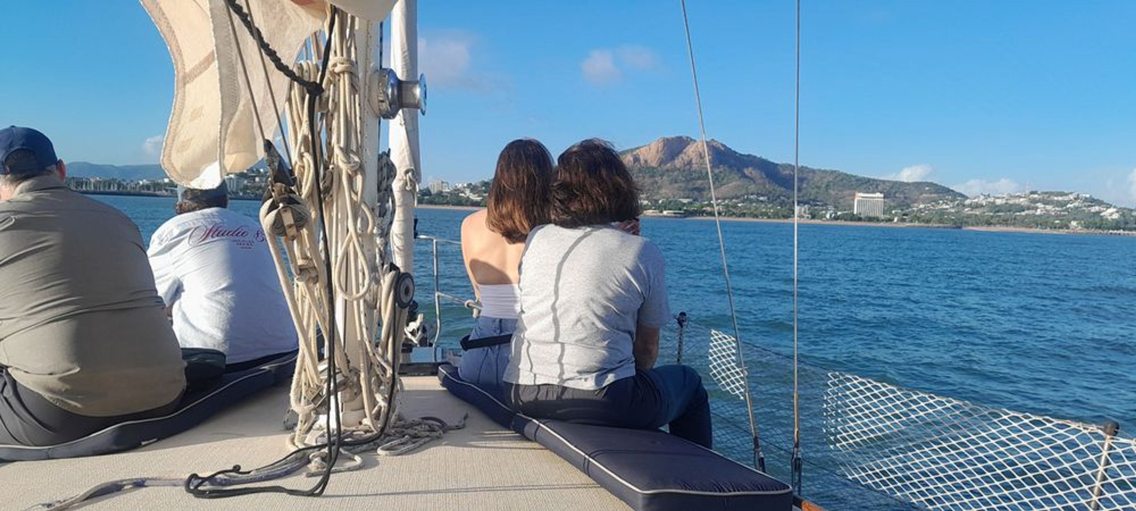 Townsville Lunch Time Boat Cruise & Yacht Club Meal Package Sailing - Image 3