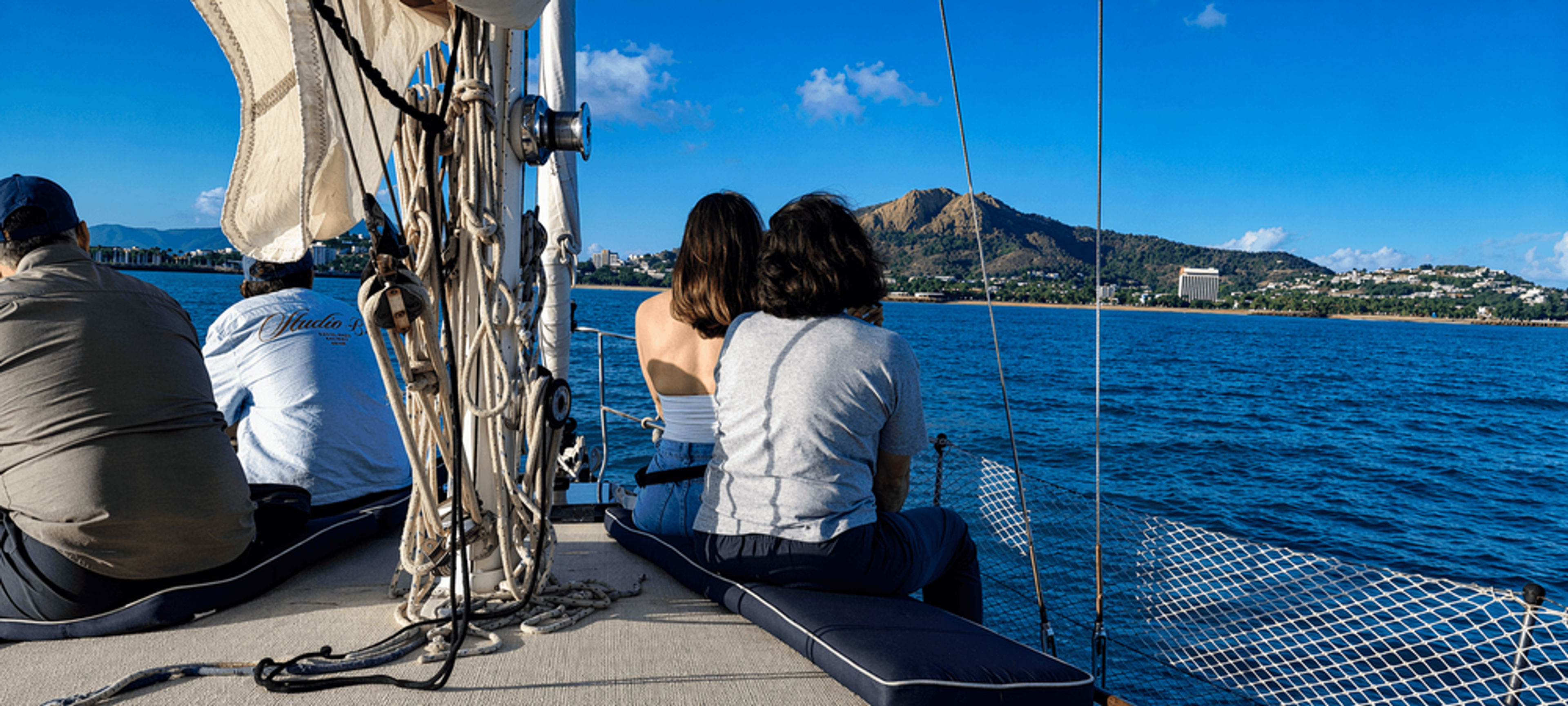 Townsville Morning Boat Cruise & Yacht Club Meal Package Sailing - Image 1