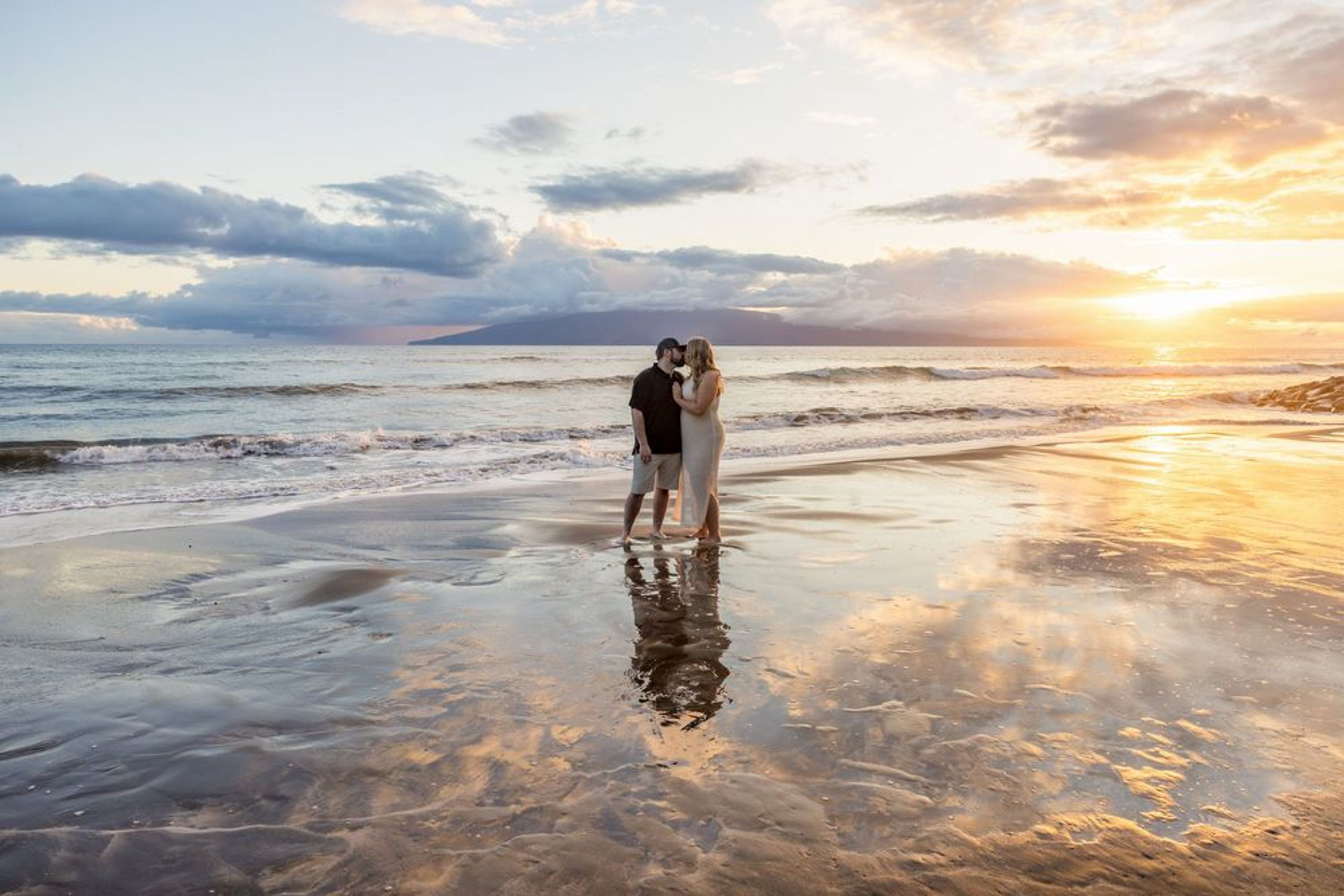 Couples beach portrait session in Maui, Hawaii — Frank Bernasek Photography Honeymoon photos at sunset on Maui beach — Frank Bernasek Photography